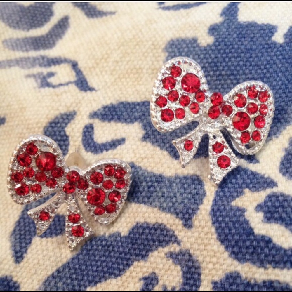 💰5/$25💰New Silver and Red Sparkly Bow Earrings